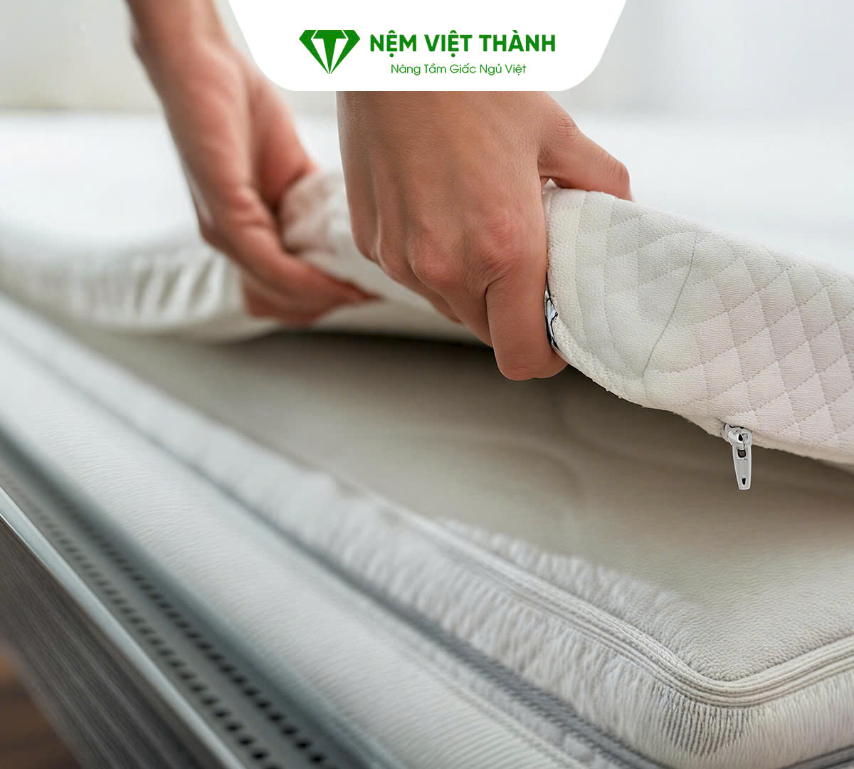 Tháo và di chuyển nệm ra khỏi giường