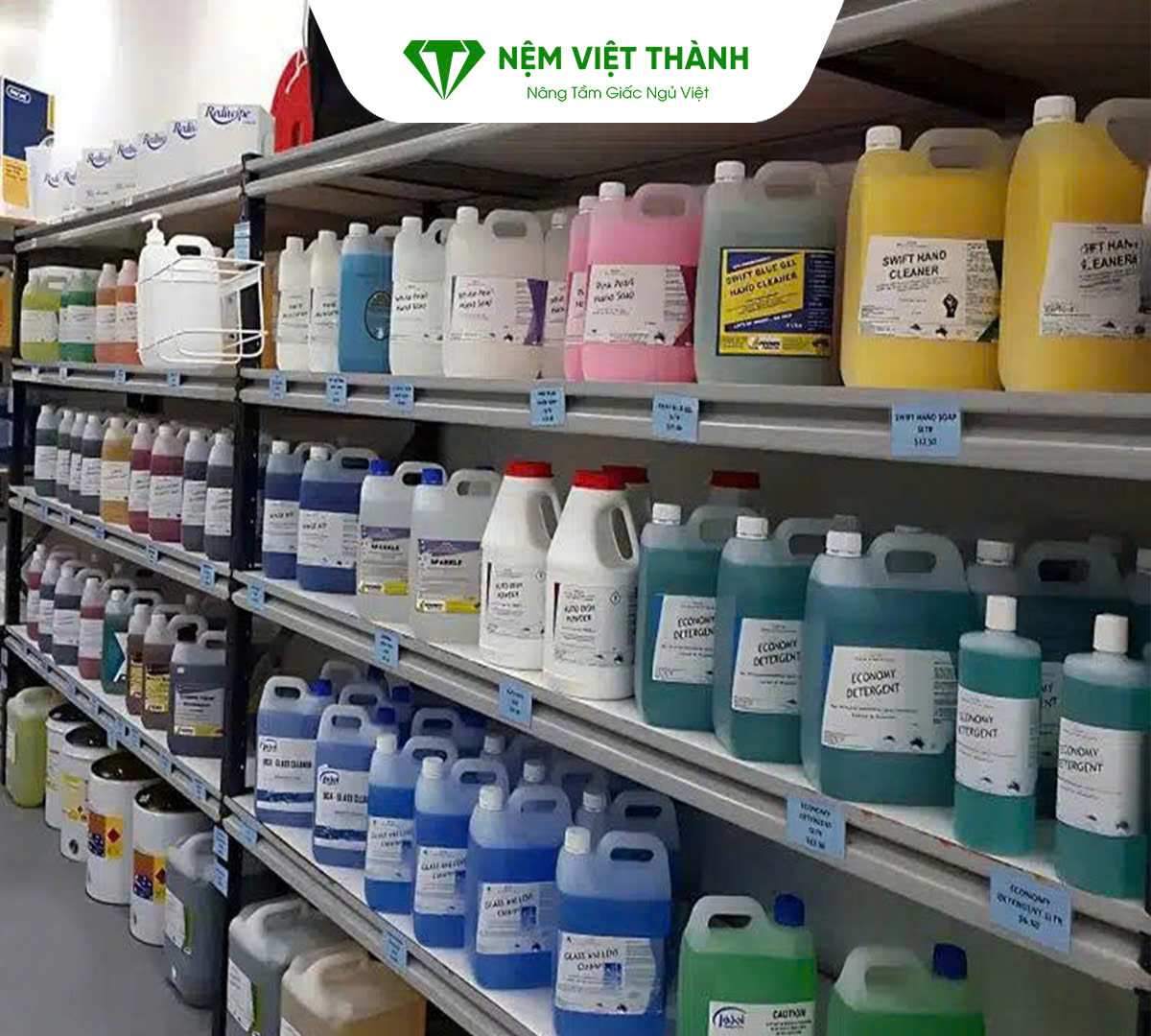 Đối với những trường hợp nệm bị ẩm mốc nặng dùng hóa chất chuyên dụng để xử lý