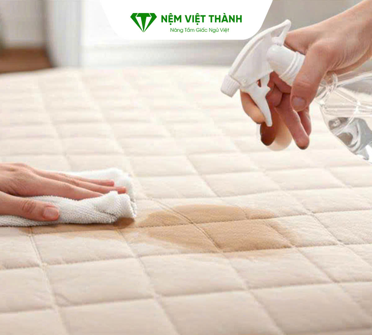 Xử lý vết bẩn để nệm luôn trông như mới