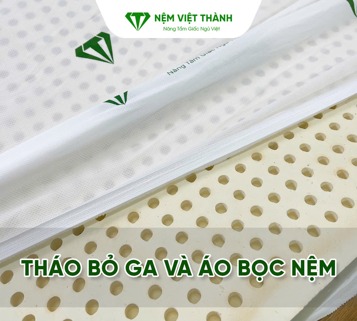 Tháo bỏ ga và áo bọc nệm cao su thiên nhiên