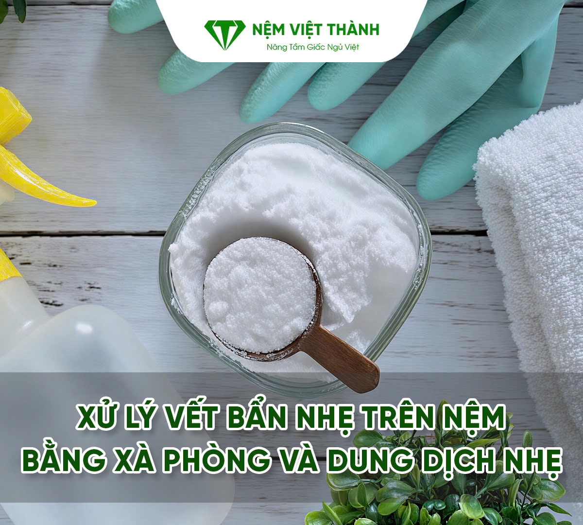 Dùng xà phòng và dung dịch nhẹ để xử lý vết bẩn nhẹ trên nệm