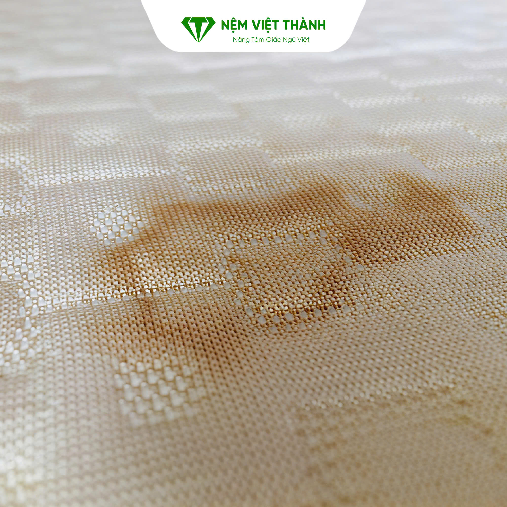 Để vết nước tiểu bị khô sẽ rất khó vệ sinh