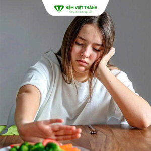 Thiếu chất dinh dưỡng làm cho mắt ngày càng thâm hơn Thiếu chất dinh dưỡng làm cho mắt ngày càng thâm hơn