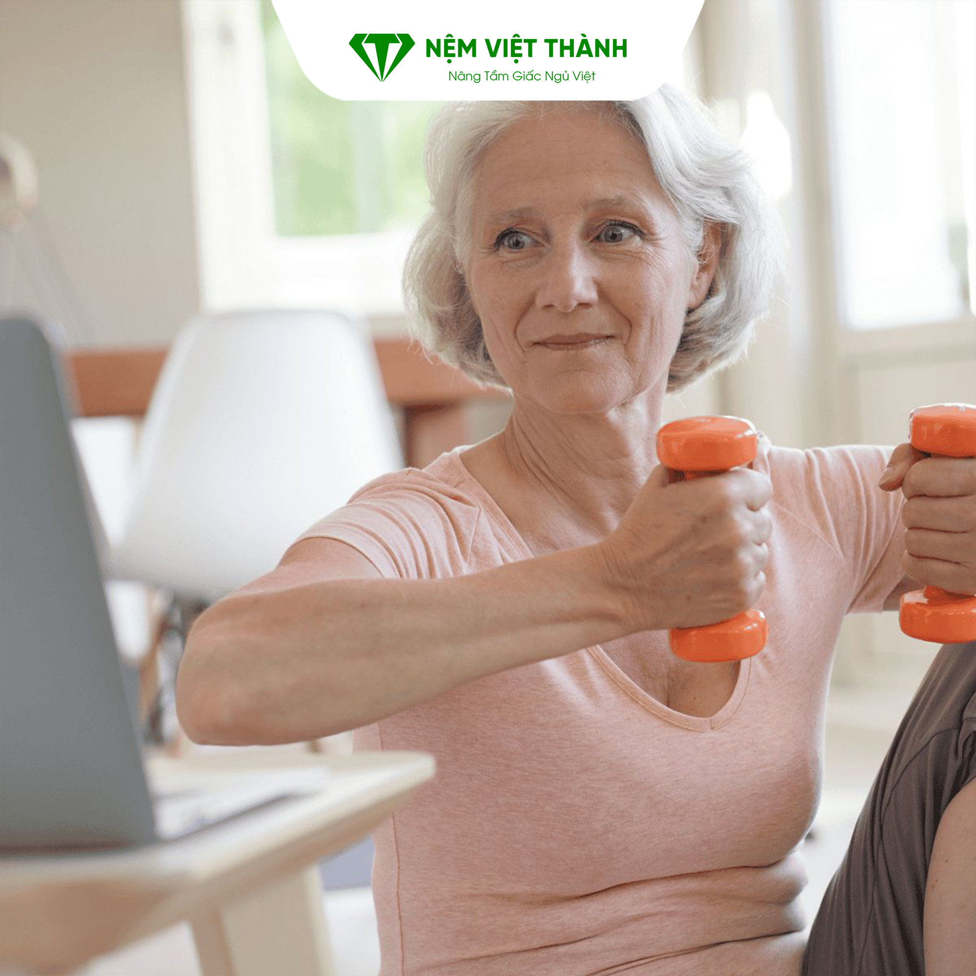 Ăn cà chua sống trước khi đi ngủ giúp tăng xương trở nên chắc khỏe