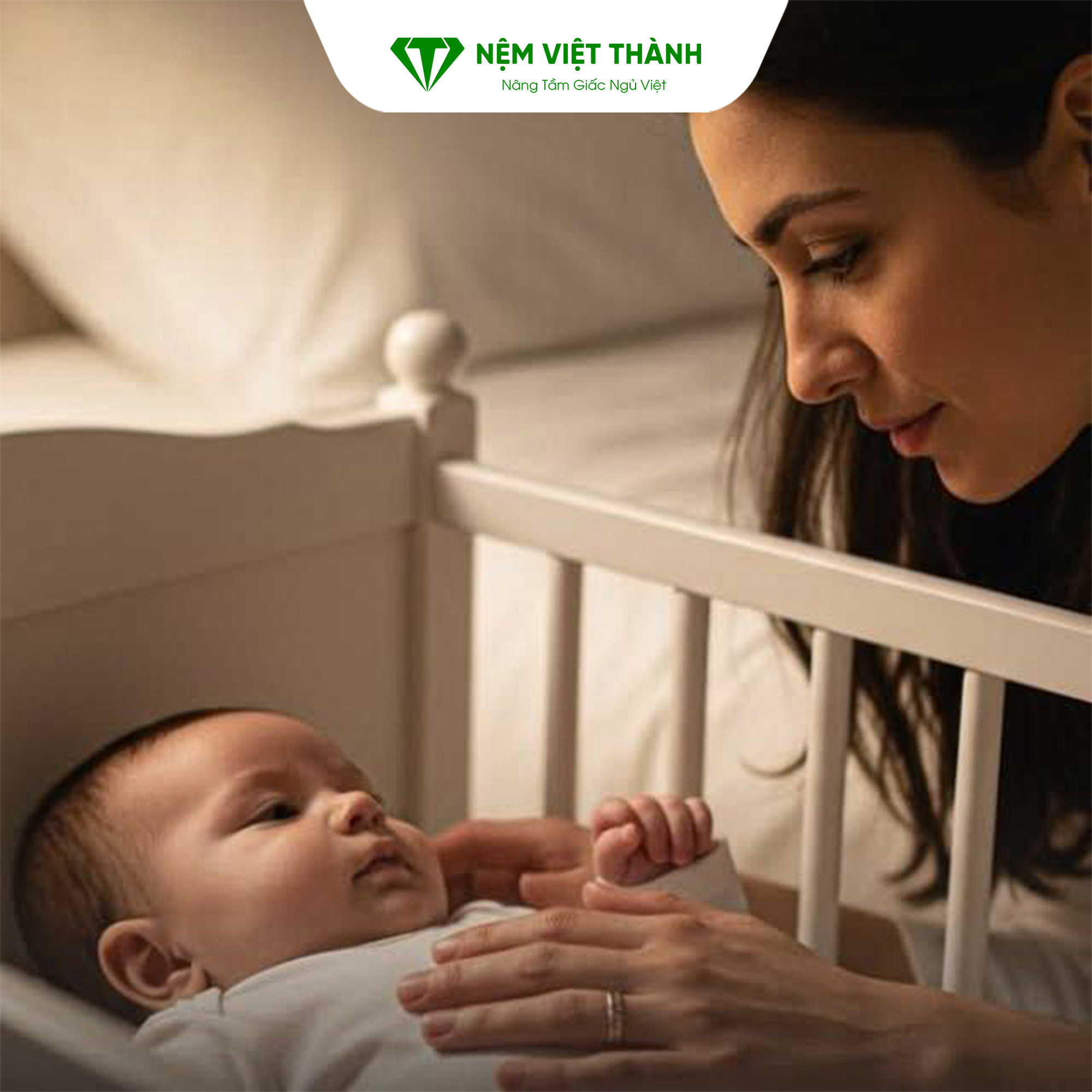 8 cách đánh thức trẻ sơ sinh dậy bú hiệu quả ngay lập tức 2 Mẹ trò chuyện với bé là cách đánh thức trẻ sơ sinh dậy nhẹ nhàng