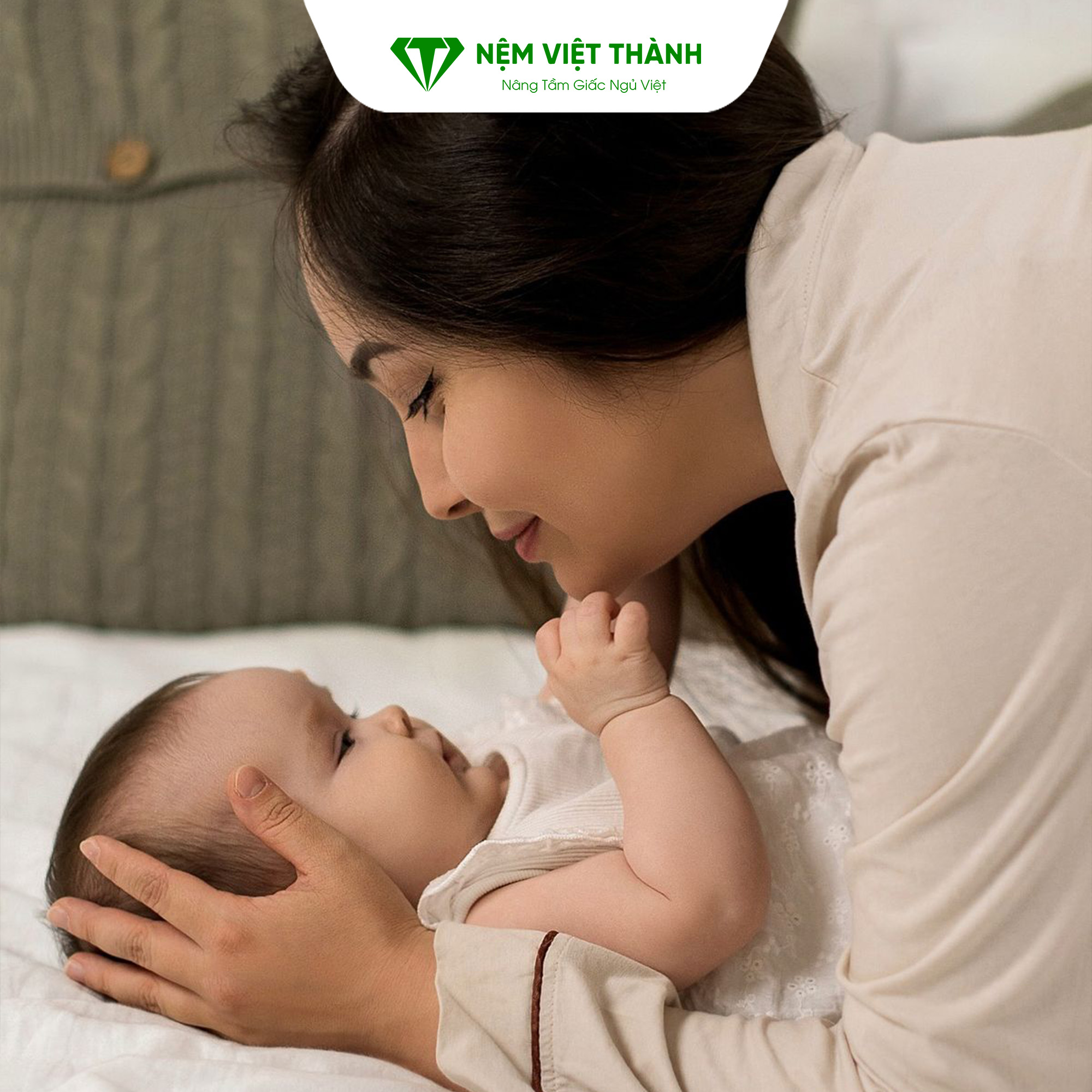 Bé sơ sinh ngủ sâu cần cách đánh thức trẻ sơ sinh dậy để bú Bé sơ sinh ngủ sâu cần cách đánh thức trẻ sơ sinh dậy để bú