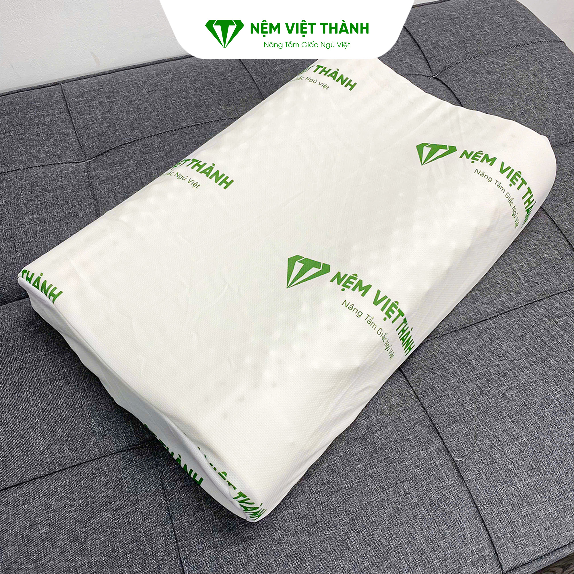 Đặt gối cao su non trên bề mặt thoáng khí để làm khô Đặt gối cao su non trên bề mặt thoáng khí để làm khô