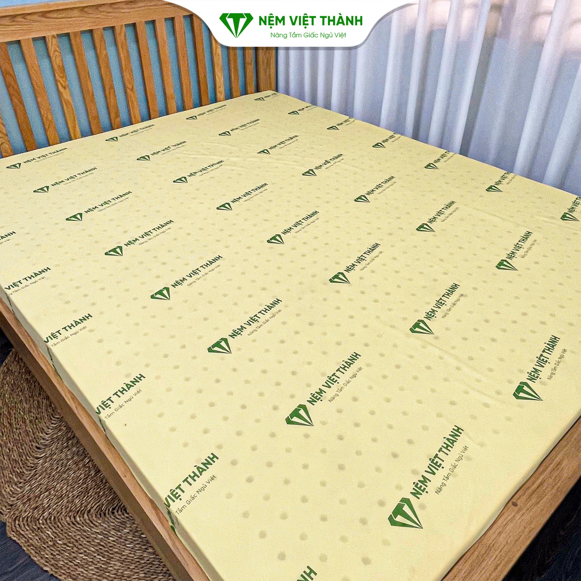 Nệm foam nhẹ tiện lợi, dễ dàng di chuyển trong không gian sống hiện đại