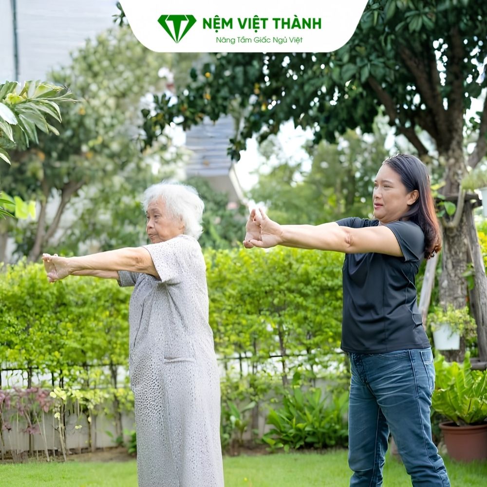 Người già nên tập dưỡng sinh nâng cao sức khỏe mỗi người