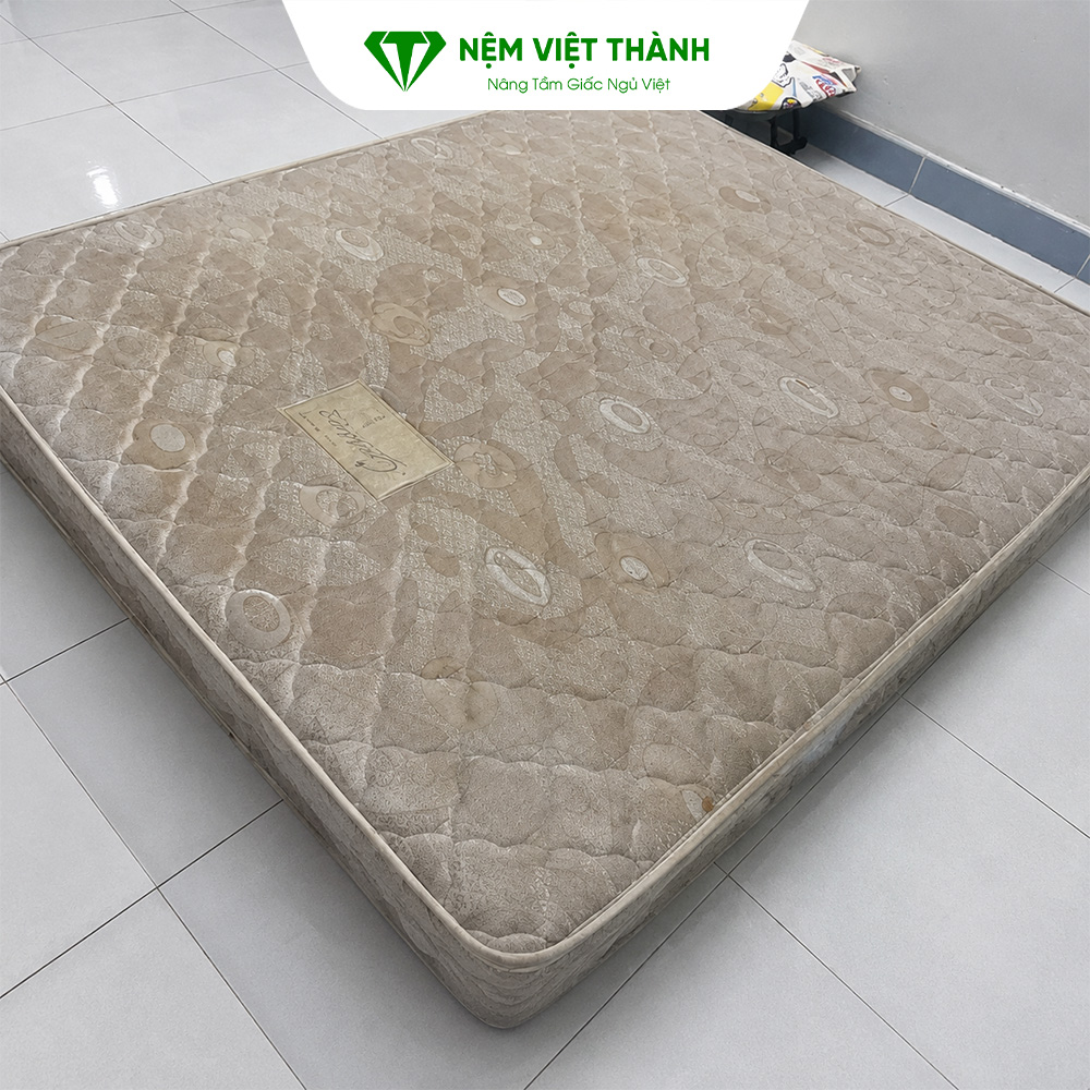 Sử dụng nệm quá lâu khiến nệm bị lún theo năm tháng
