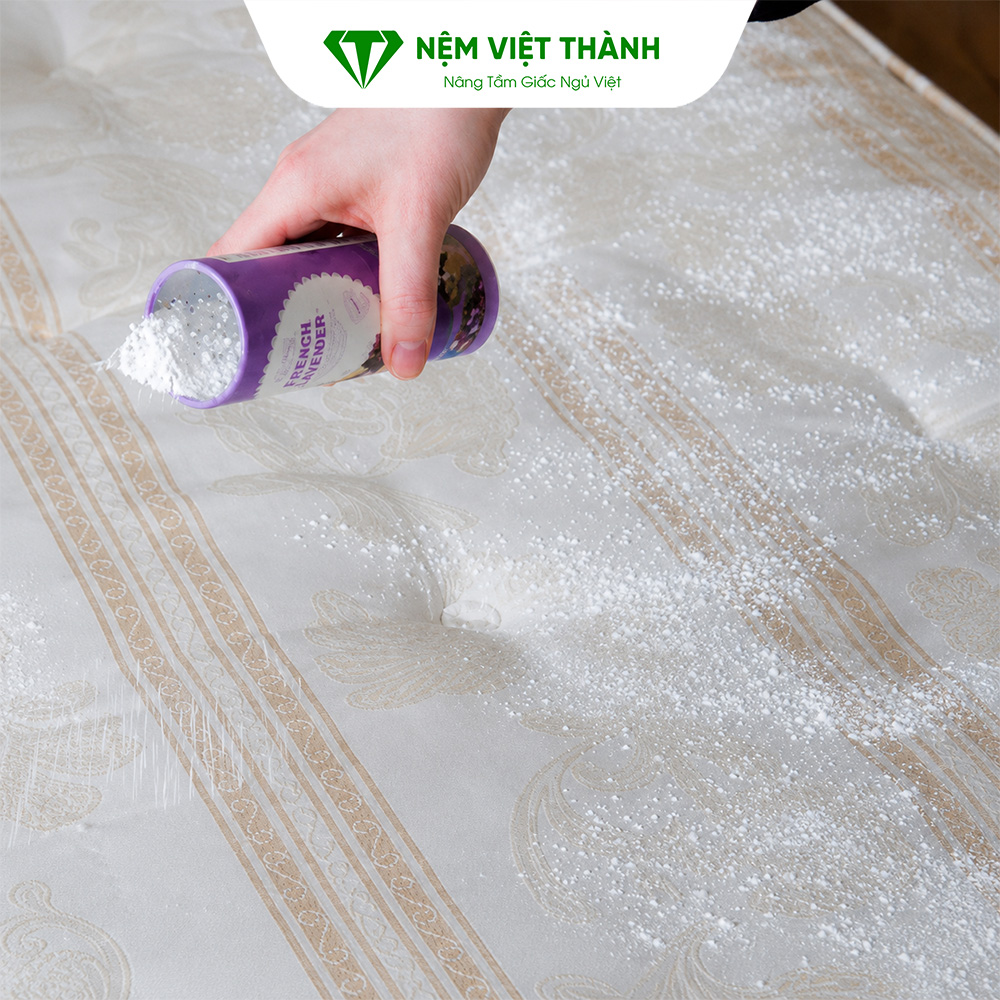 Phấn rôm vừa khử mùi hôi hiệu quả vừa lưu lại hương thơm nhẹ trên nệm Phấn rôm vừa khử mùi hôi hiệu quả vừa lưu lại hương thơm nhẹ trên nệm
