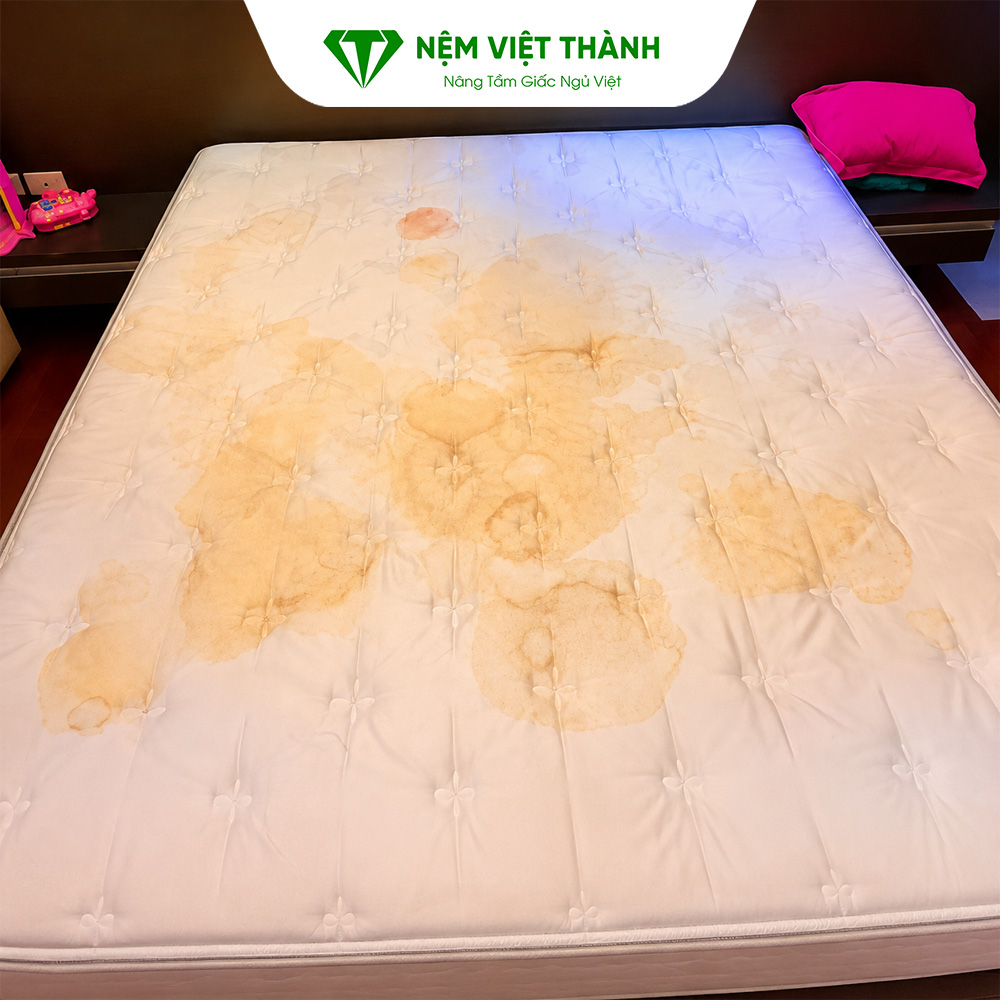 Nguyên nhân gây ra vết ố vàng trên nệm sau thời gian sử dụng