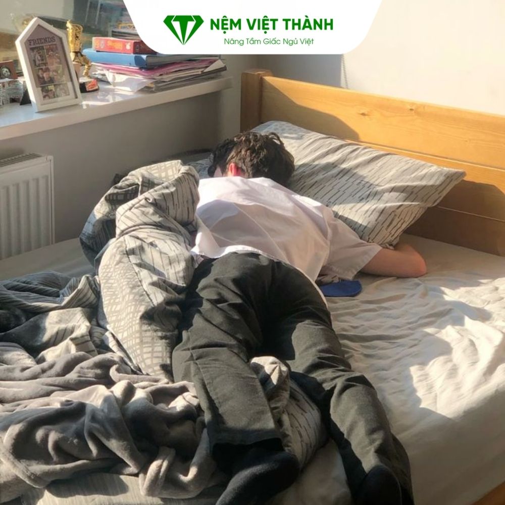 Nằm sai tư thế khi ngủ