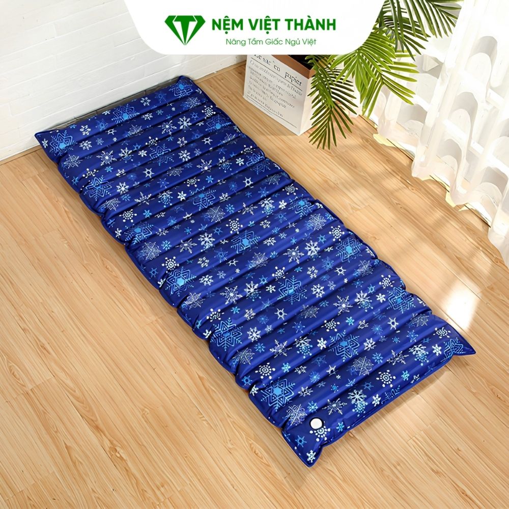 Với thiết kế chống trơn trượt của nệm nước khi nằm