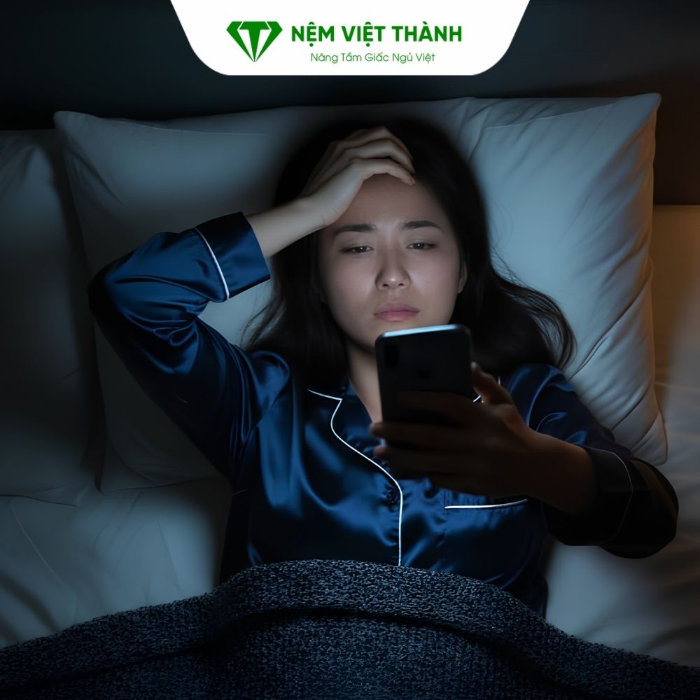 Nên hạn chế sử dụng thiết bị điện tử trước khi ngủ