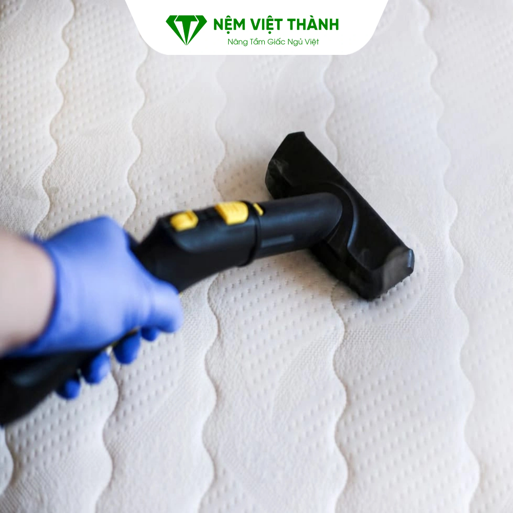 Vệ sinh nệm định kỳ thường xuyên và đúng cách Vệ sinh nệm định kỳ thường xuyên và đúng cách