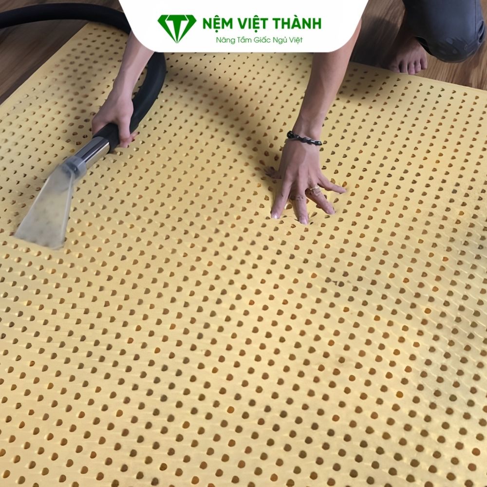 Nệm cao su thiên nhiên đã xuống cấp, xẹp lún theo thời gian