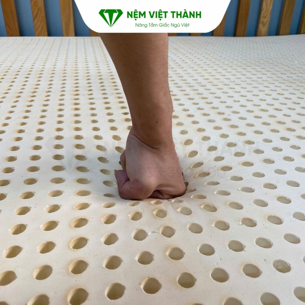Kiểm tra độ đàn hồi của nệm cao su thiên nhiên Kiểm tra độ đàn hồi của nệm cao su thiên nhiên